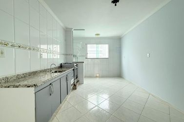 Apartamento &agrave; venda - 107m&sup2; - Meia Praia