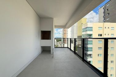 Apartamento &agrave; venda - 140m&sup2; - Meia Praia