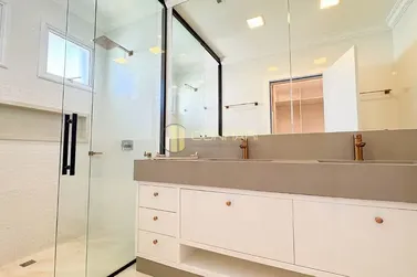 Apartamento &agrave; venda - 251m&sup2; - Meia Praia