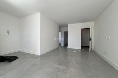 Apartamento &agrave; venda - 123m&sup2; - Meia Praia