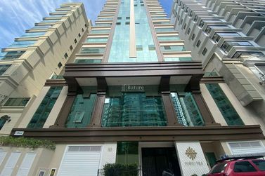 Apartamento &agrave; venda - 182m&sup2; - Meia Praia