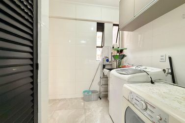 Apartamento &agrave; venda - 160m&sup2; - Meia Praia