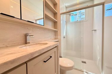 Apartamento &agrave; venda - 135m&sup2; - Meia Praia