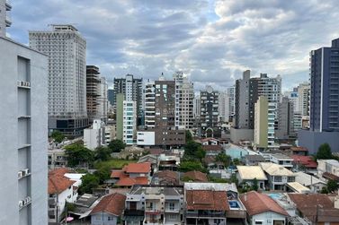 Apartamento &agrave; venda - 145m&sup2; - Meia Praia