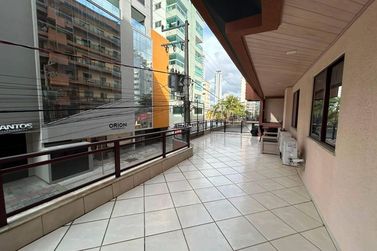 Apartamento &agrave; venda - 147m&sup2; - Meia Praia