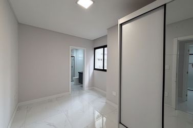 Apartamento &agrave; venda - 102m&sup2; - Meia Praia