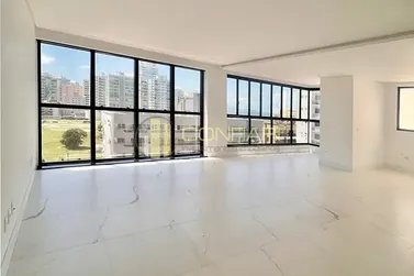Apartamento &agrave; venda - 127m&sup2; - Meia Praia