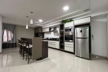 Apartamento &agrave; venda - 145m&sup2; - Meia Praia