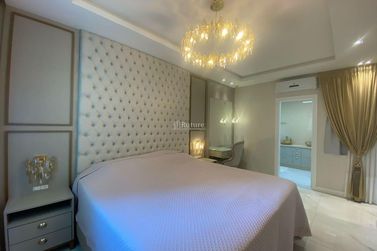 Apartamento &agrave; venda - 182m&sup2; - Meia Praia