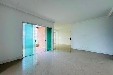 Apartamento &agrave; venda - 166m&sup2; - Meia Praia
