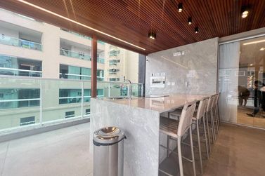 Apartamento &agrave; venda - 159m&sup2; - Meia Praia