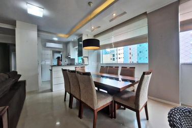 Apartamento &agrave; venda - 132m&sup2; - Meia Praia