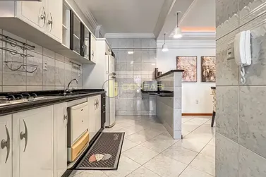 Apartamento &agrave; venda - 110m&sup2; - Meia Praia