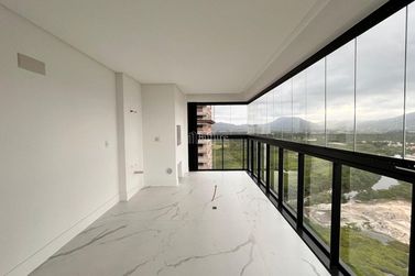 Apartamento &agrave; venda - 182m&sup2; - Meia Praia
