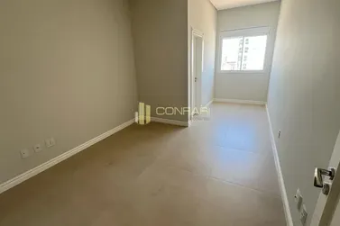 Apartamento &agrave; venda - 185m&sup2; - Meia Praia