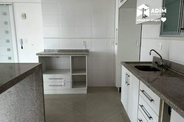 Apartamento para alugar - 140m&sup2; - Meia Praia
