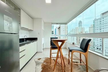 Apartamento &agrave; venda - 120m&sup2; - Meia Praia