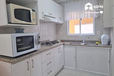 Apartamento para alugar - 64m&sup2; - Meia Praia