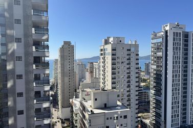 Apartamento &agrave; venda - 129m&sup2; - Meia Praia