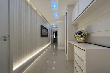 Apartamento &agrave; venda - 229m&sup2; - Meia Praia