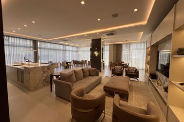 Apartamento &agrave; venda - 145m&sup2; - Meia Praia