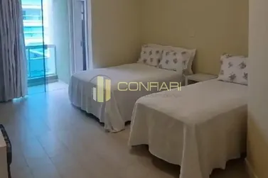 Apartamento &agrave; venda - 174m&sup2; - Meia Praia