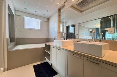 Apartamento &agrave; venda - 273m&sup2; - Meia Praia