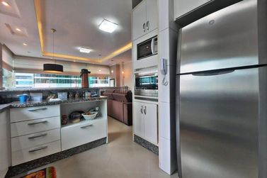 Apartamento &agrave; venda - 132m&sup2; - Meia Praia