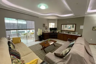 Apartamento &agrave; venda - 217m&sup2; - Meia Praia