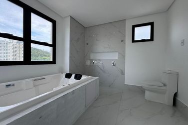 Apartamento &agrave; venda - 210m&sup2; - Centro