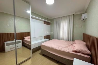 Apartamento &agrave; venda - 213m&sup2; - Meia Praia