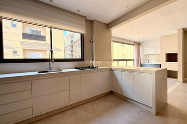 Apartamento &agrave; venda - 114m&sup2; - Meia Praia