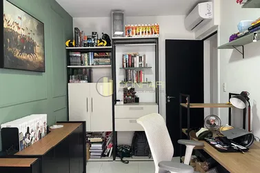 Apartamento &agrave; venda - 120m&sup2; - Meia praia