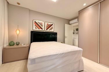 Apartamento &agrave; venda - 187m&sup2; - Meia Praia