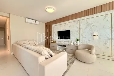 Apartamento &agrave; venda - 160m&sup2; - Meia Praia