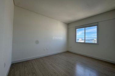 Apartamento &agrave; venda - 180m&sup2; - Meia Praia