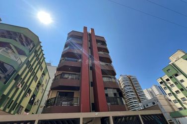 Apartamento &agrave; venda - 95m&sup2; - Meia Praia