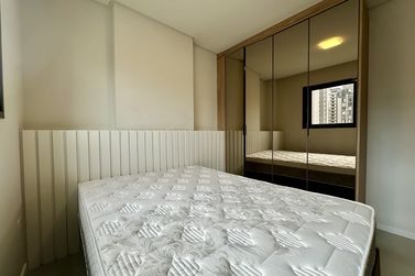 Apartamento &agrave; venda - 70m&sup2; - Meia Praia