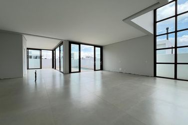 Casa &agrave; venda - 319m&sup2; - 