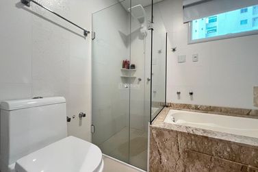 Apartamento &agrave; venda - 166m&sup2; - Meia Praia