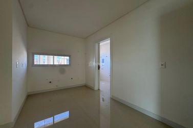 Apartamento &agrave; venda - 180m&sup2; - Meia Praia