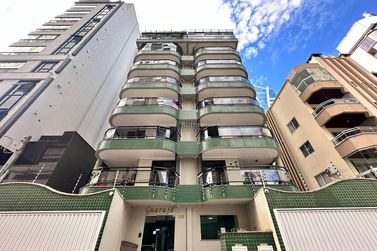 Apartamento &agrave; venda - 120m&sup2; - Meia Praia