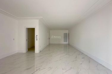 Apartamento &agrave; venda - 157m&sup2; - Meia Praia
