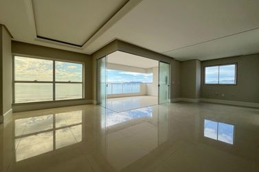 Apartamento &agrave; venda - 193m&sup2; - Meia Praia