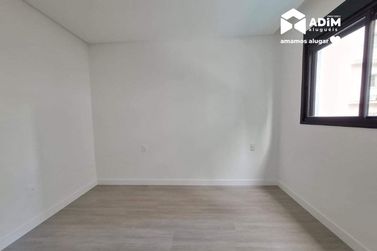 Apartamento para alugar - 132m&sup2; - Meia Praia