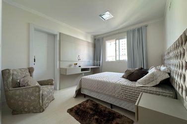 Apartamento &agrave; venda - 202m&sup2; - Meia Praia