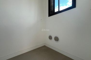 Apartamento &agrave; venda - 137m&sup2; - Meia Praia