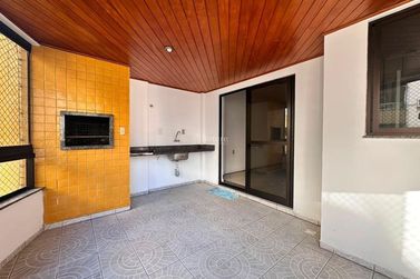 Apartamento &agrave; venda - 93m&sup2; - Centro