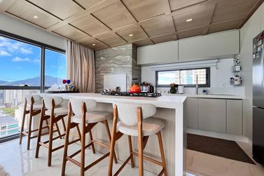 Apartamento &agrave; venda - 166m&sup2; - Meia Praia