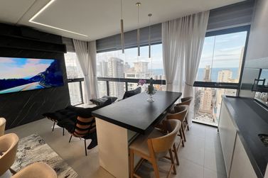 Apartamento &agrave; venda - 137m&sup2; - Meia Praia